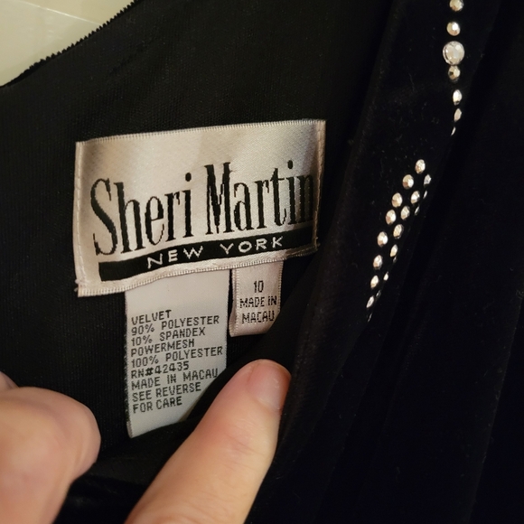 VINTAGE BLACK VELVET DRESS. Size 10 🦋 - Picture 6 of 6